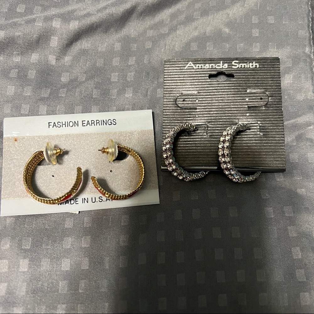 Lot of two round hoop earrings original card Amanda smith fashion